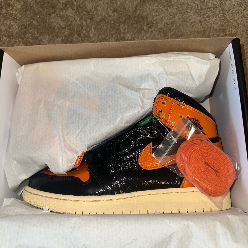 Shattered Jordan 1s size 7